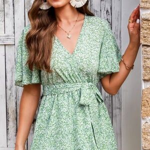 CUPSHE | Hidden Beach Ditsy Floral Belted Mini Dress | Green | Size Large